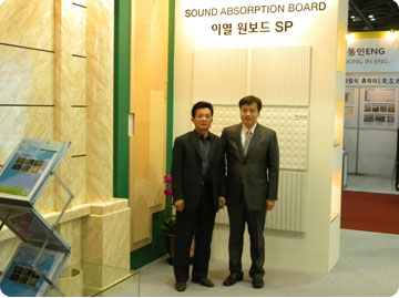 2010年12月份印度客商来我公司订购珍珠岩吸音板 (2)